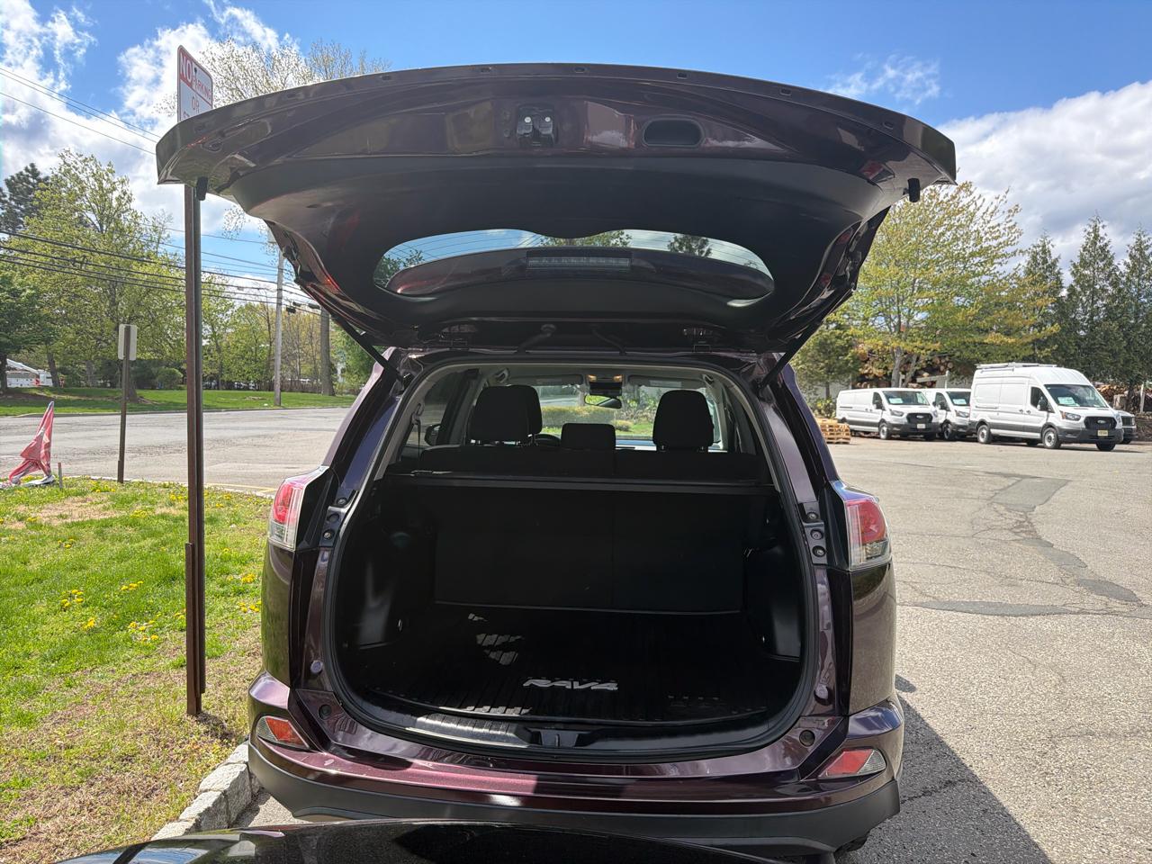 Toyota RAV4 LE AWD (Natl) 2017