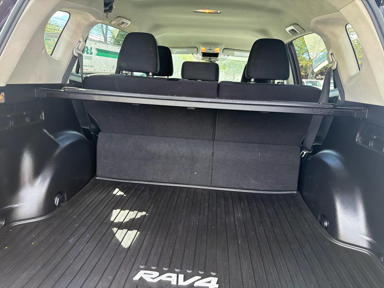 Toyota RAV4 LE AWD (Natl) 2017