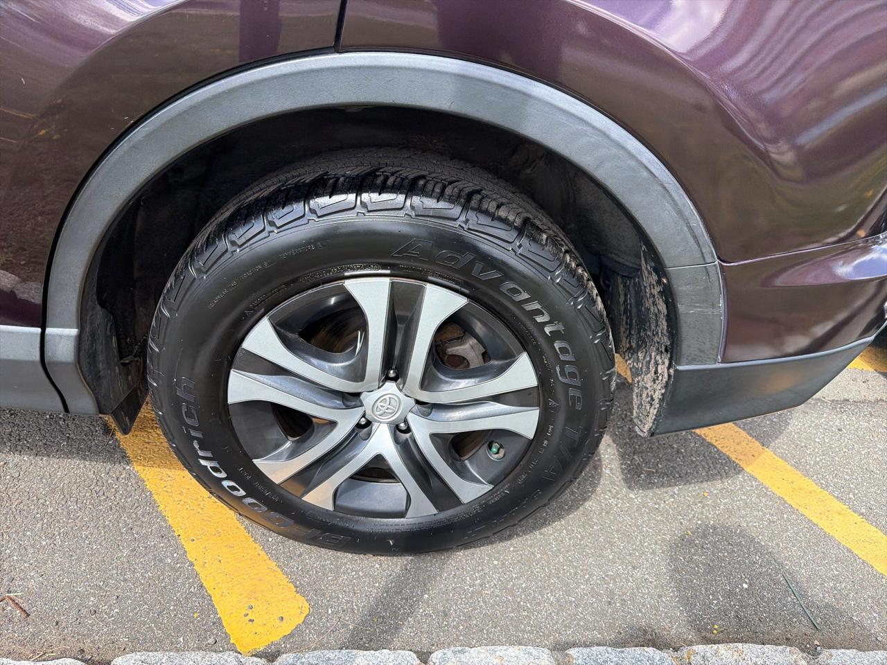 Toyota RAV4 LE AWD (Natl) 2017