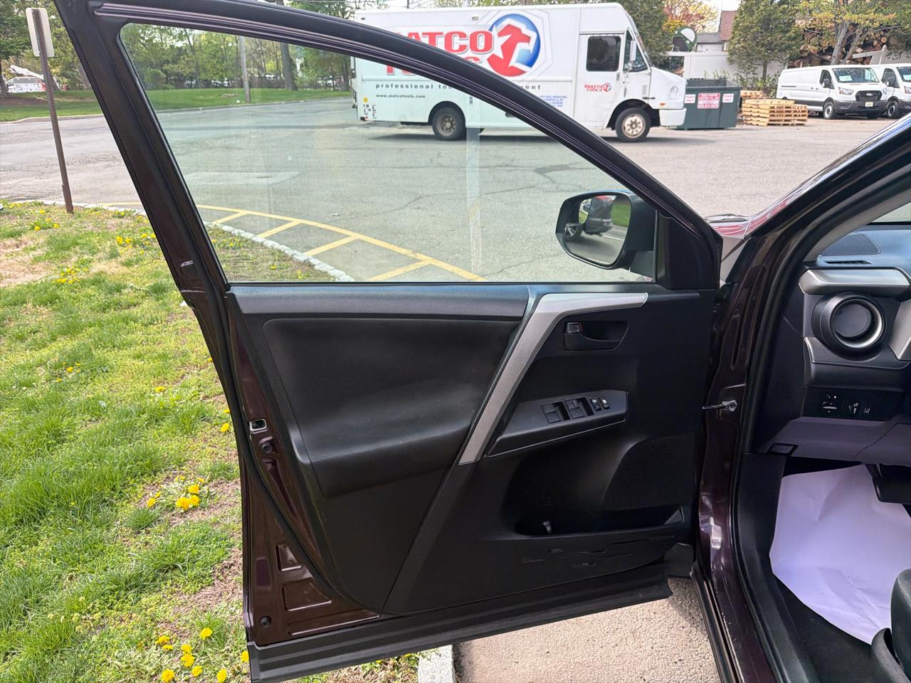 Toyota RAV4 LE AWD (Natl) 2017