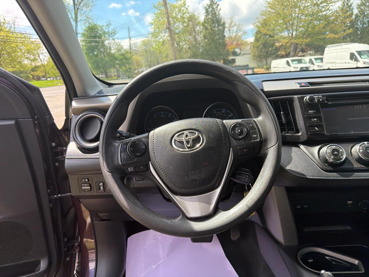 Toyota RAV4 LE AWD (Natl) 2017