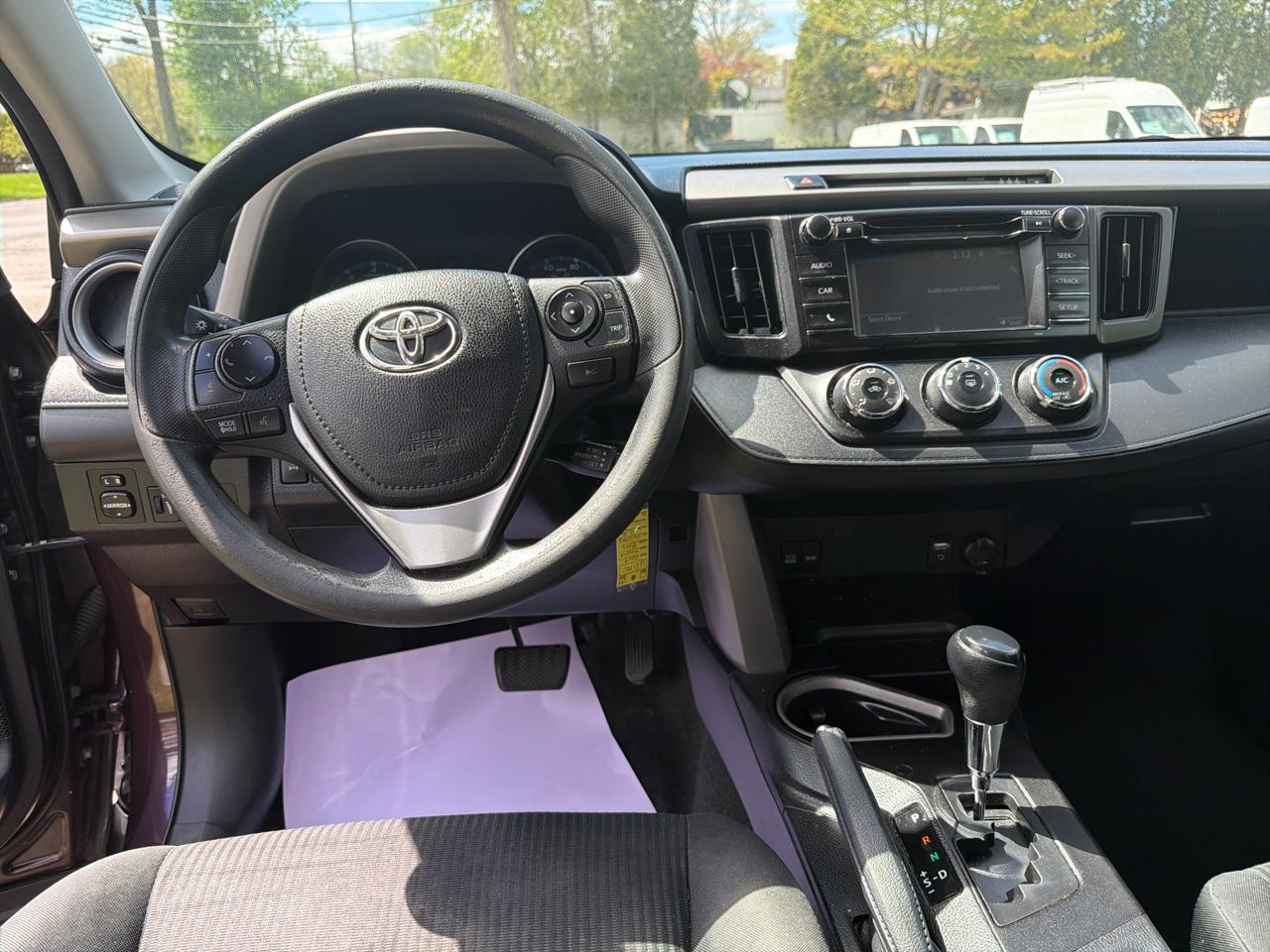 Toyota RAV4 LE AWD (Natl) 2017