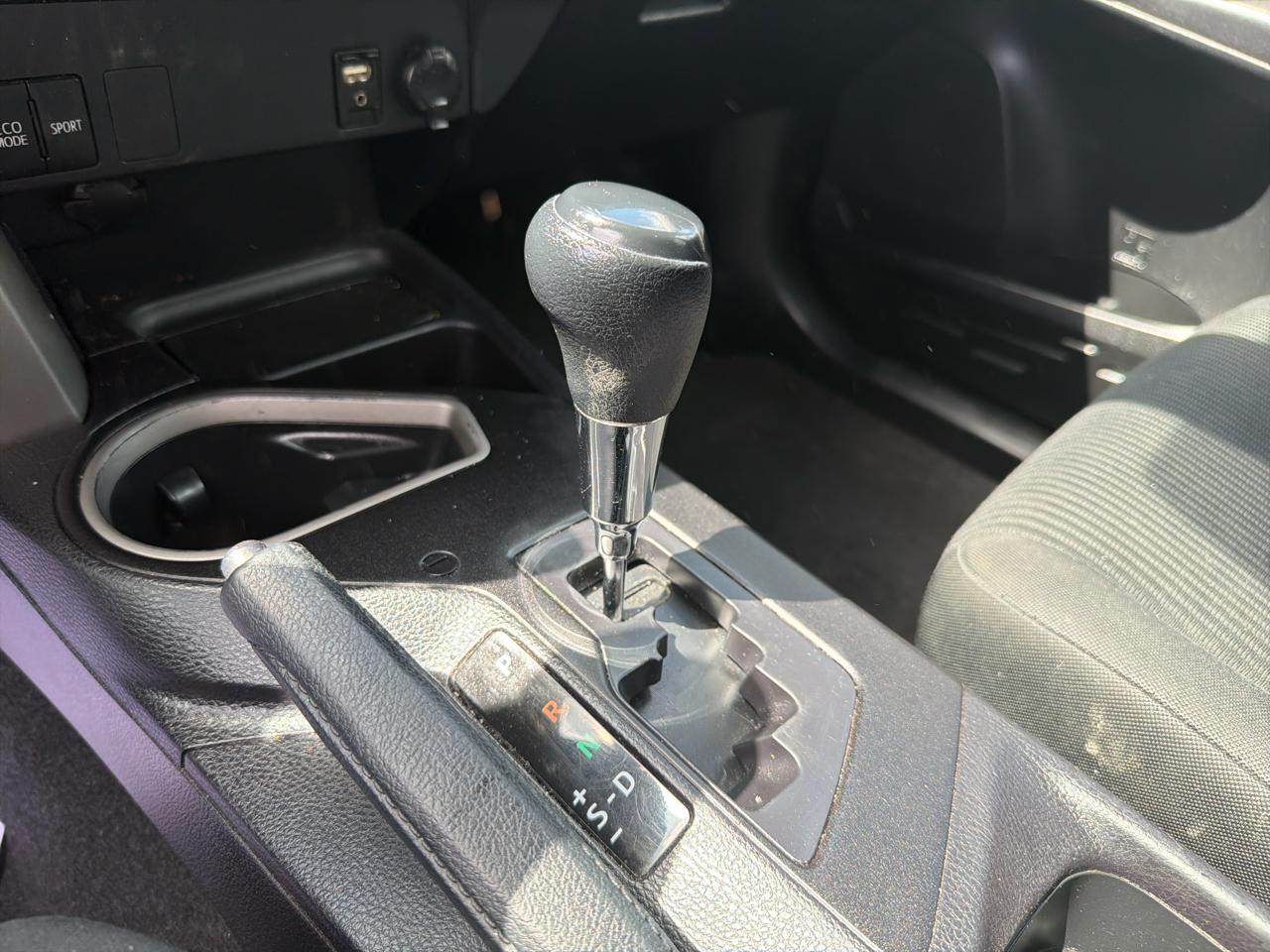 Toyota RAV4 LE AWD (Natl) 2017