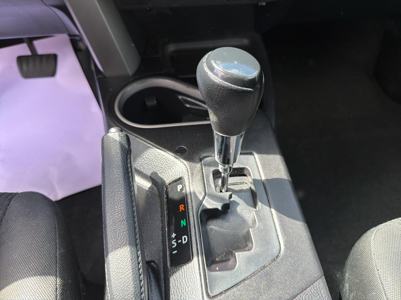 Toyota RAV4 LE AWD (Natl) 2017