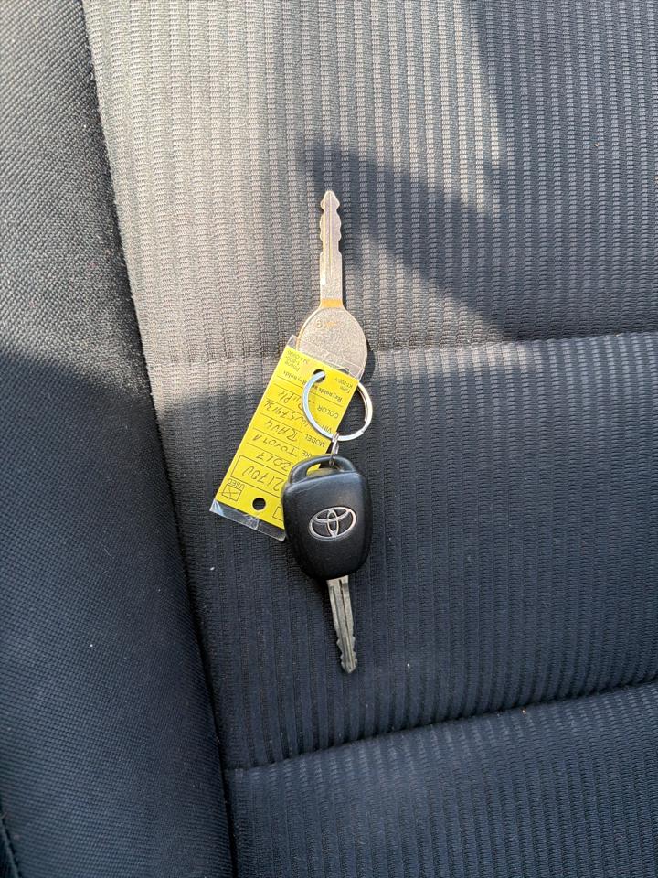 Toyota RAV4 LE AWD (Natl) 2017