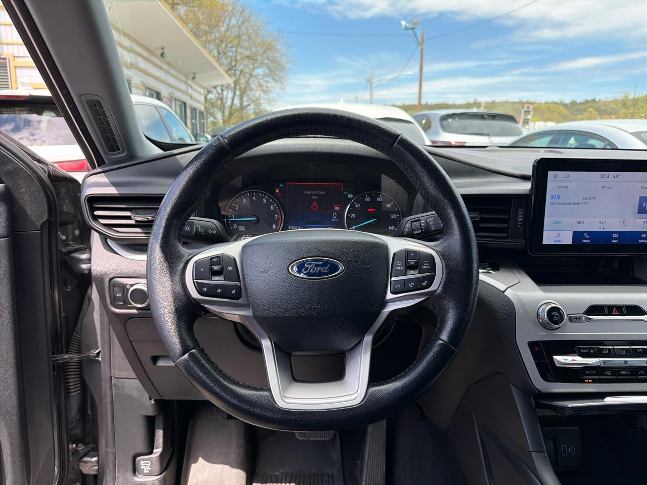 Ford Explorer XLT 2023