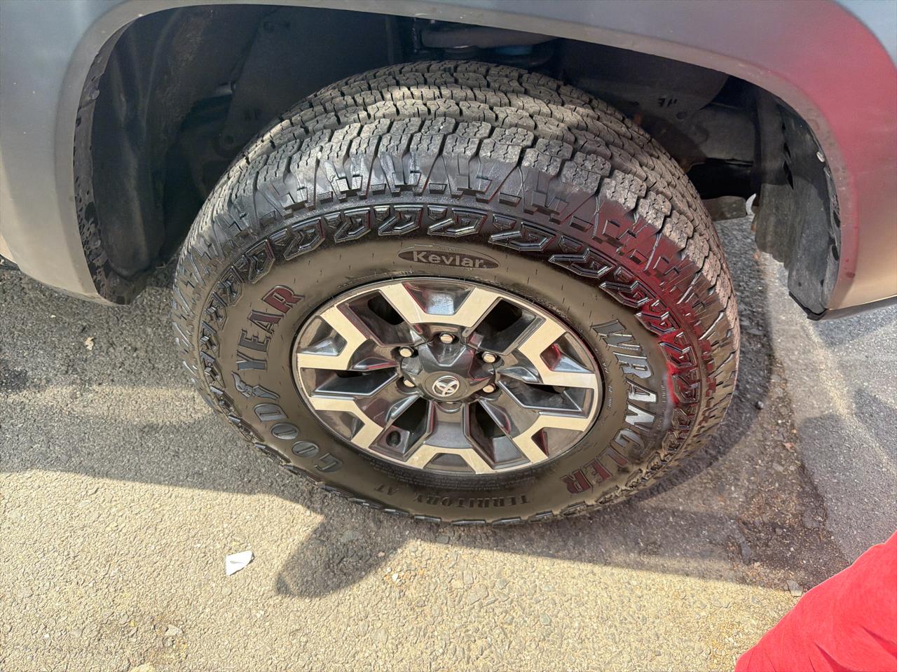 Toyota Tacoma 4WD TRD Off Road Double Cab 5' Bed V6 MT (Natl) 2023