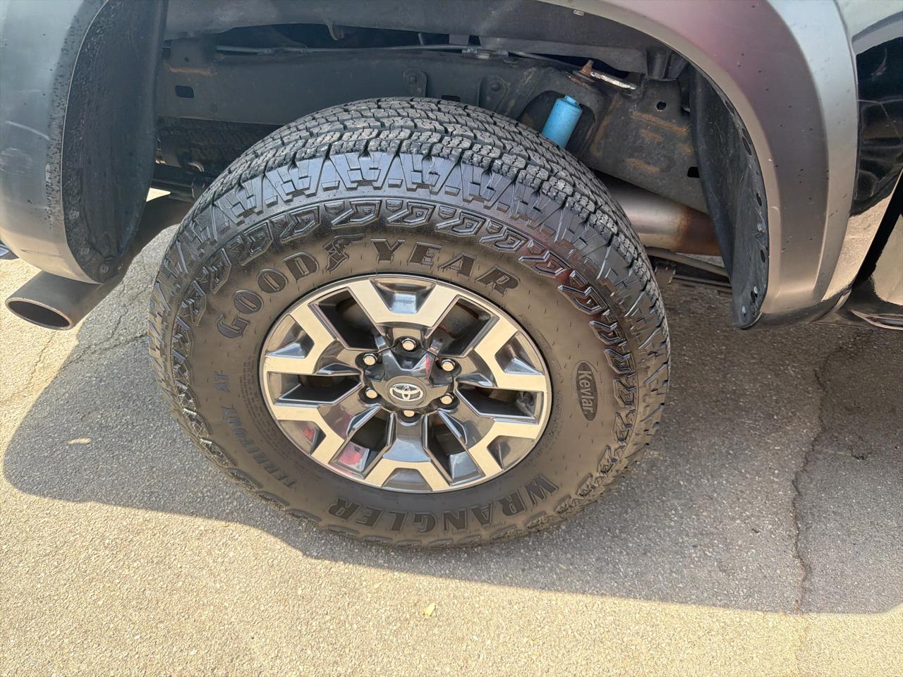 Toyota Tacoma 4WD TRD Off Road Double Cab 5' Bed V6 MT (Natl) 2023