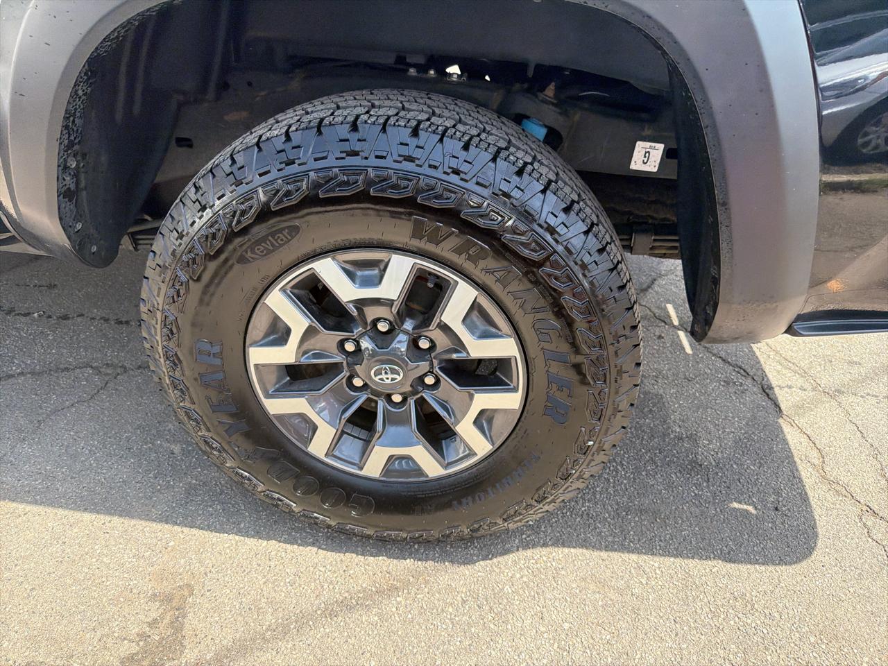 Toyota Tacoma 4WD TRD Off Road Double Cab 5' Bed V6 MT (Natl) 2023