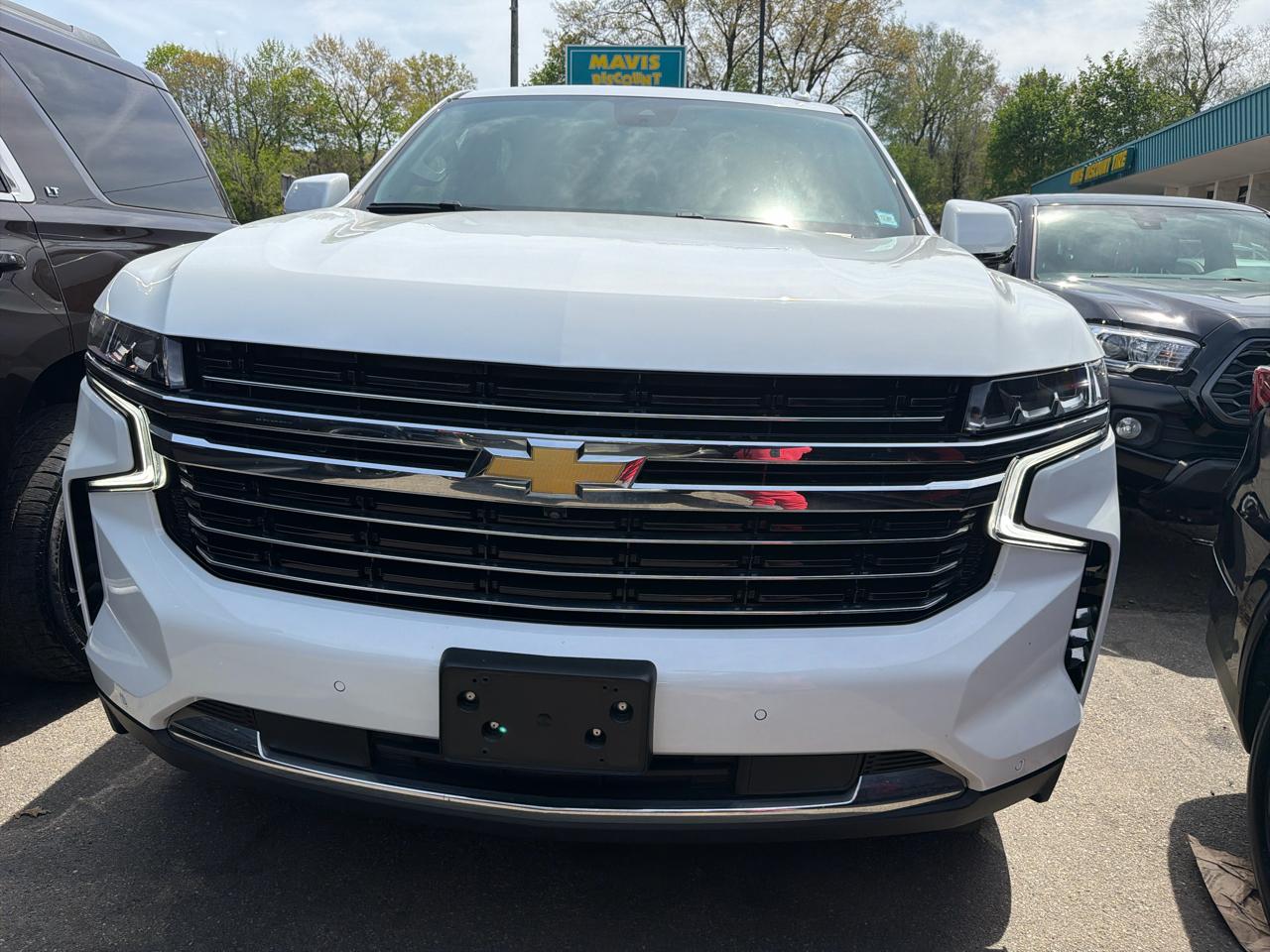 Chevrolet Suburban 4WD 4dr LT 2024