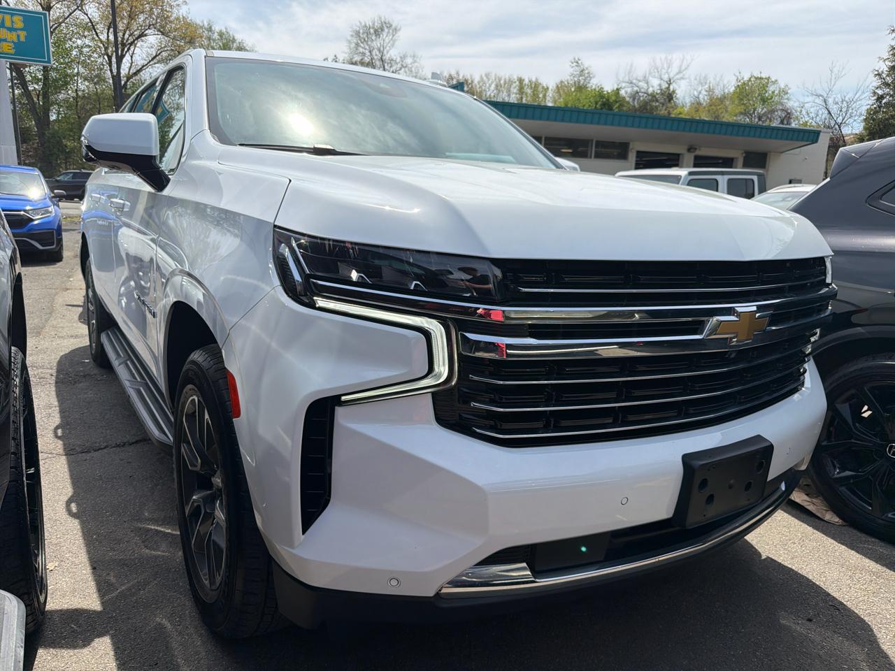 Chevrolet Suburban 4WD 4dr LT 2024