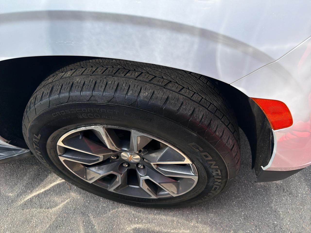 Chevrolet Suburban 4WD 4dr LT 2024