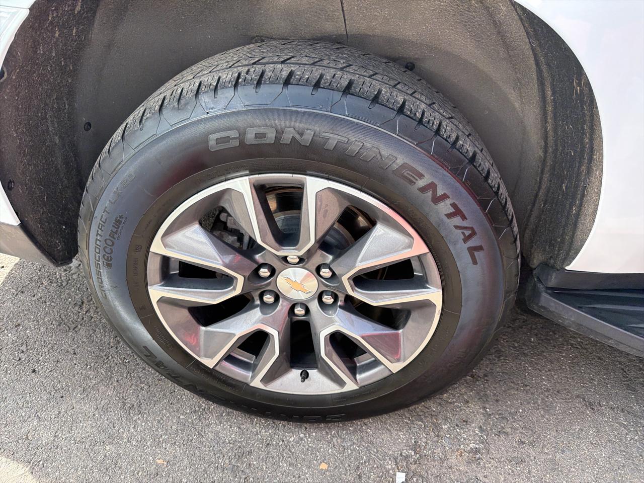 Chevrolet Suburban 4WD 4dr LT 2024