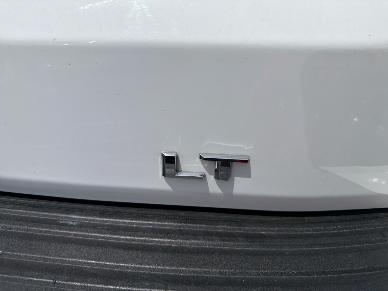 Chevrolet Suburban 4WD 4dr LT 2024