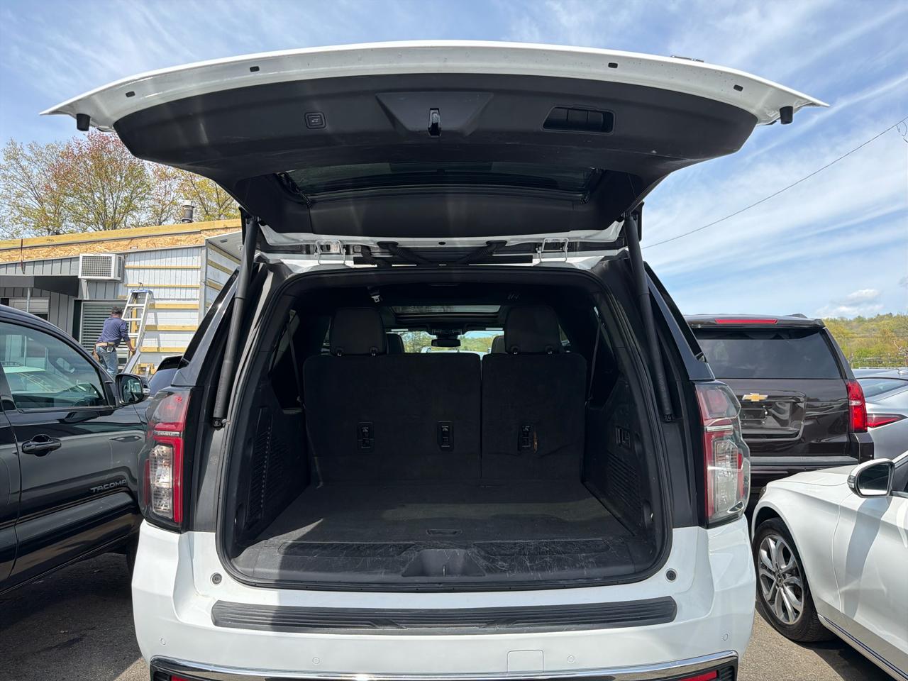 Chevrolet Suburban 4WD 4dr LT 2024