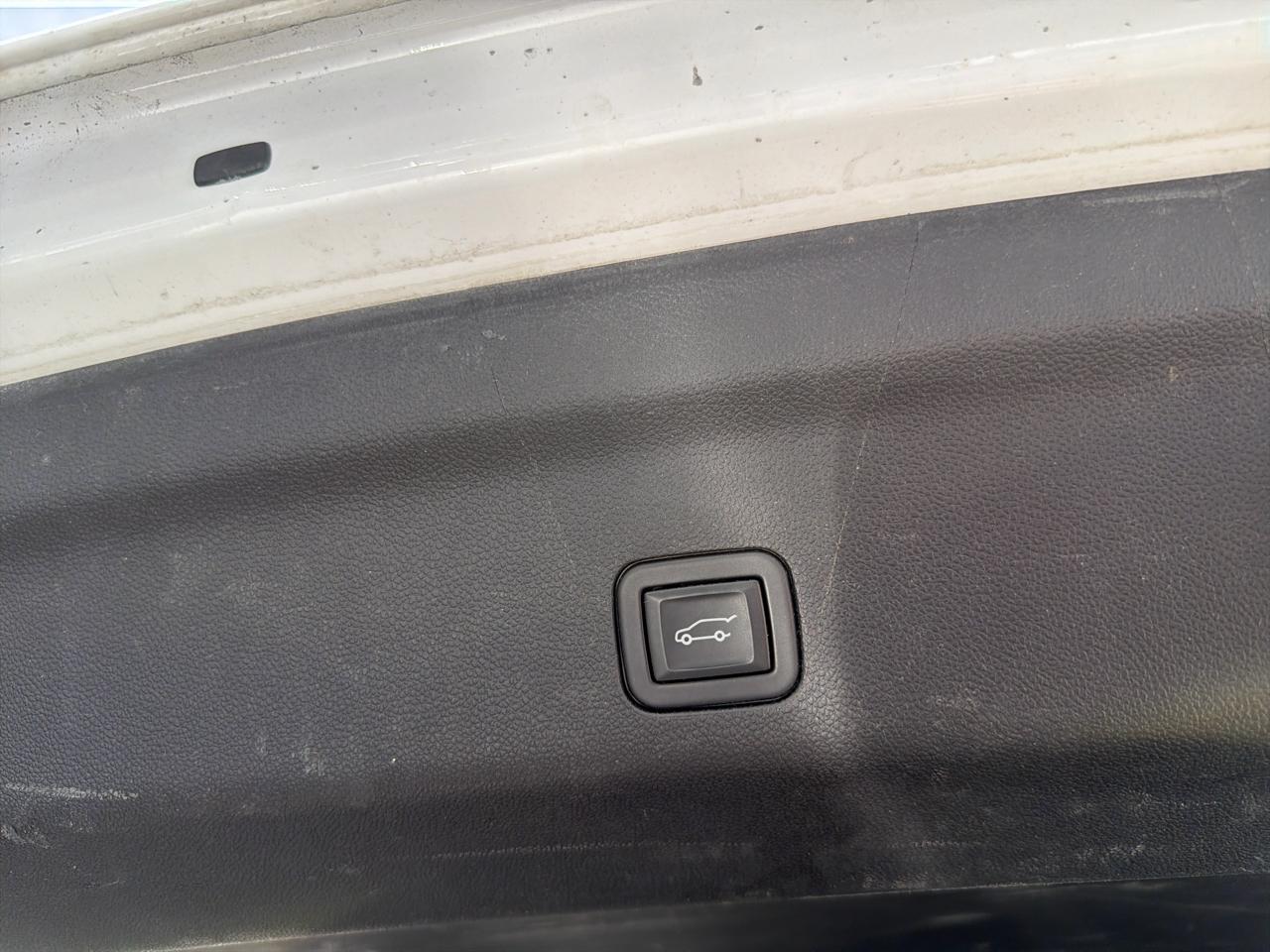 Chevrolet Suburban 4WD 4dr LT 2024