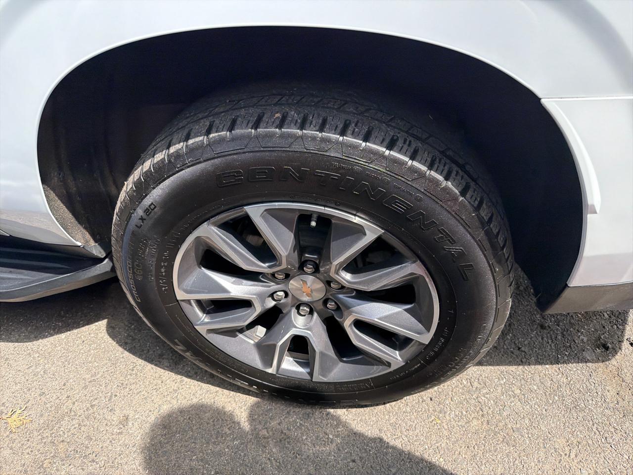 Chevrolet Suburban 4WD 4dr LT 2024