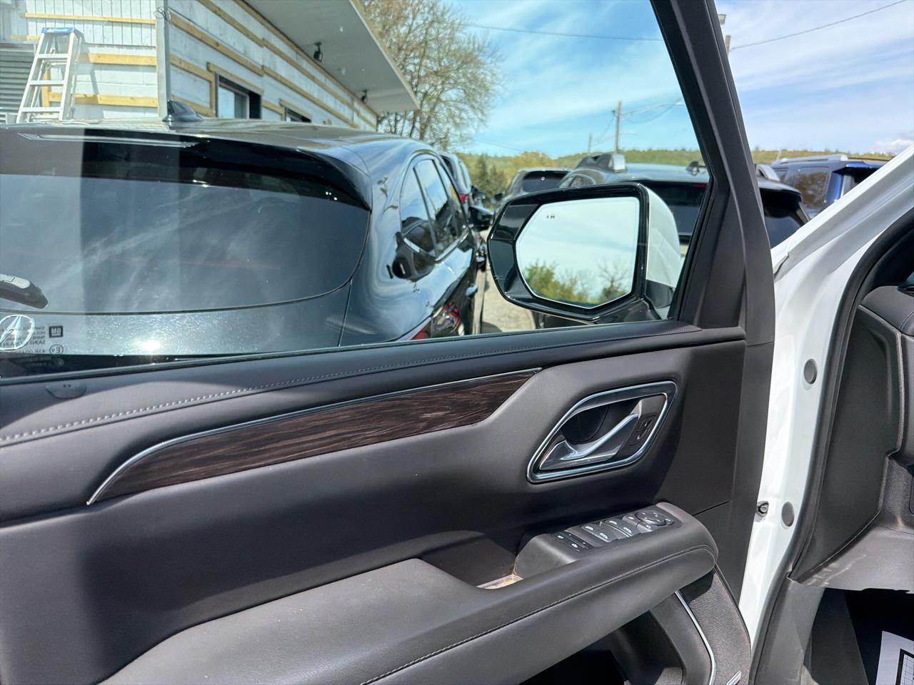 Chevrolet Suburban 4WD 4dr LT 2024