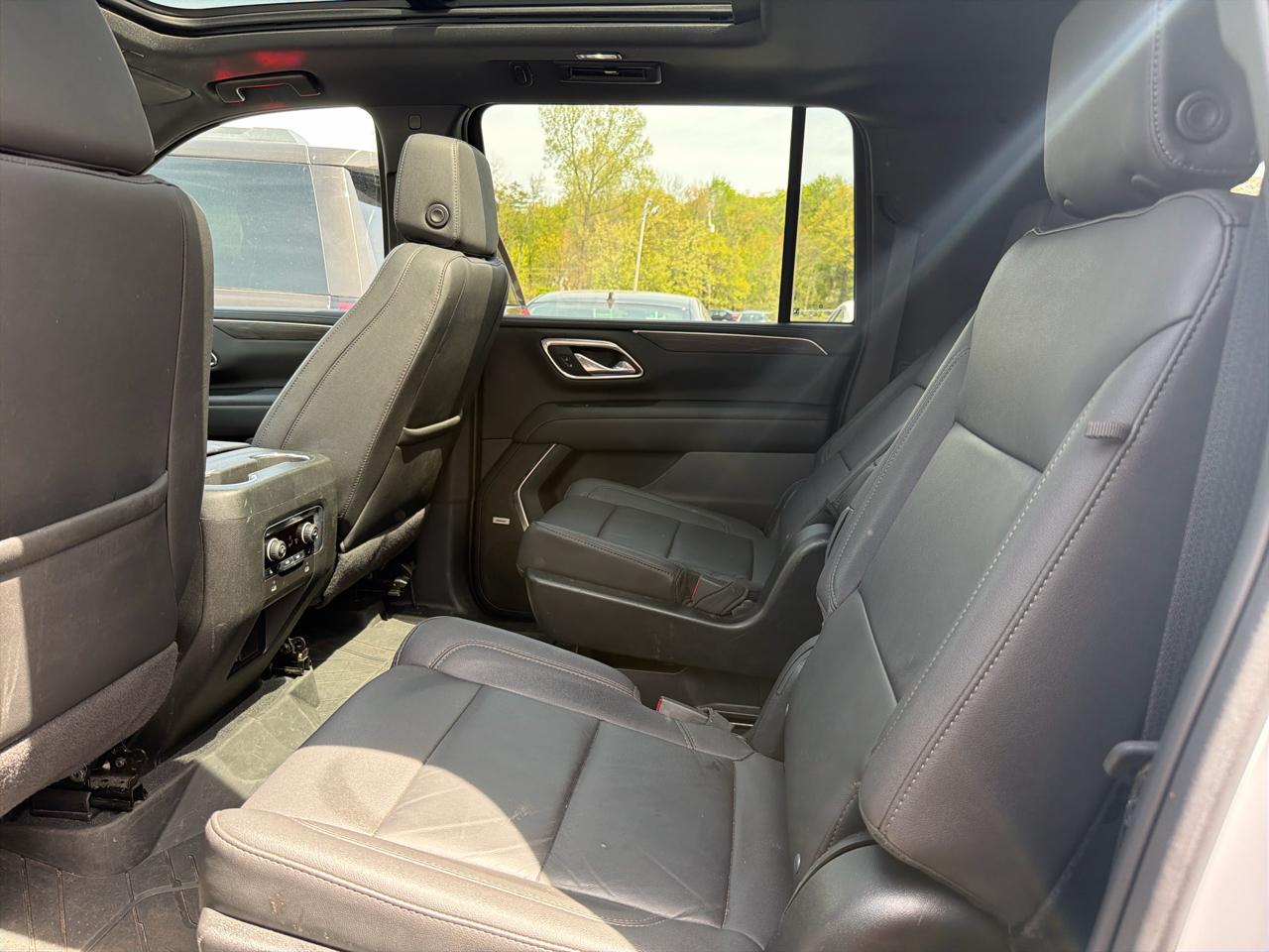 Chevrolet Suburban 4WD 4dr LT 2024