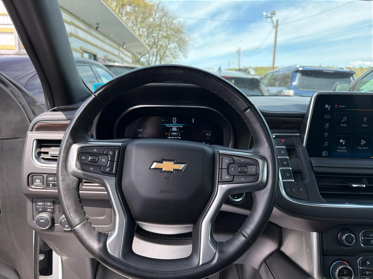 Chevrolet Suburban 4WD 4dr LT 2024