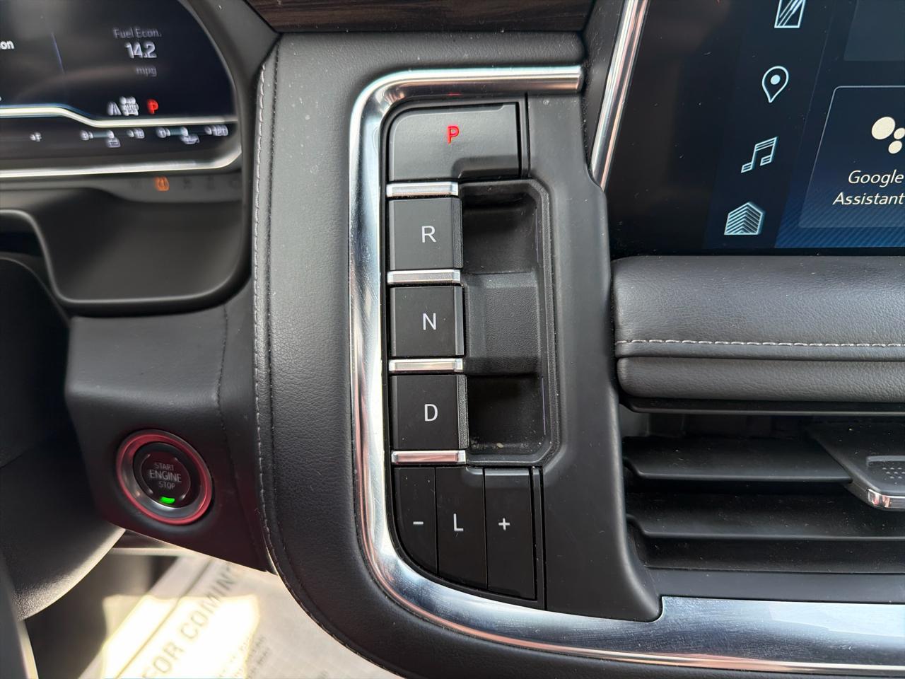 Chevrolet Suburban 4WD 4dr LT 2024