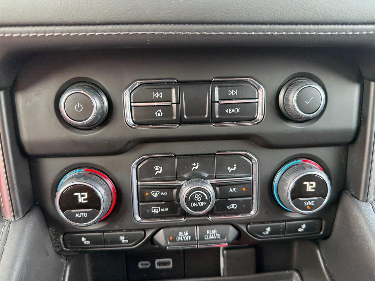 Chevrolet Suburban 4WD 4dr LT 2024