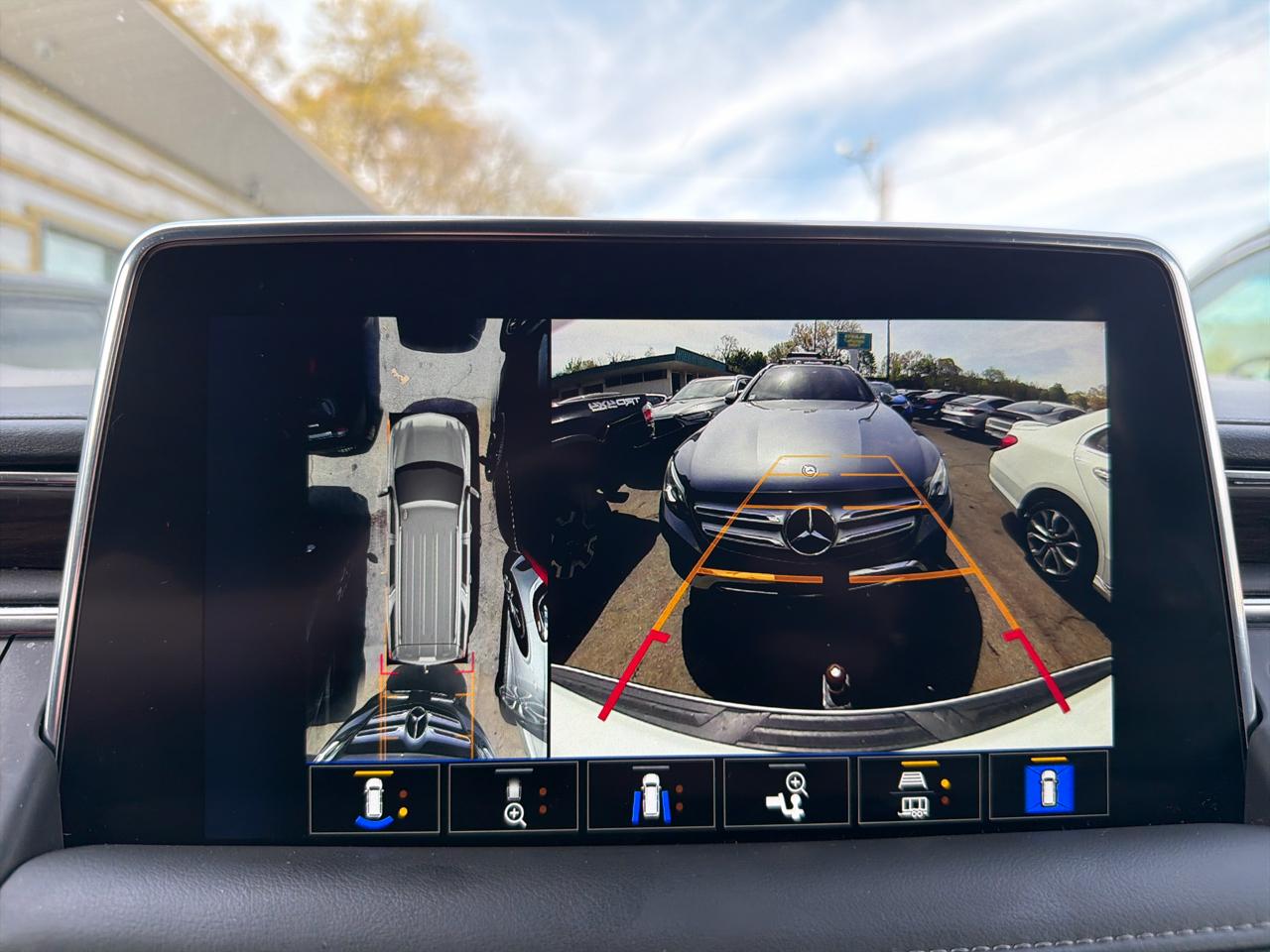 Chevrolet Suburban 4WD 4dr LT 2024