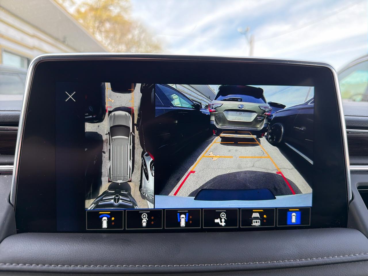 Chevrolet Suburban 4WD 4dr LT 2024