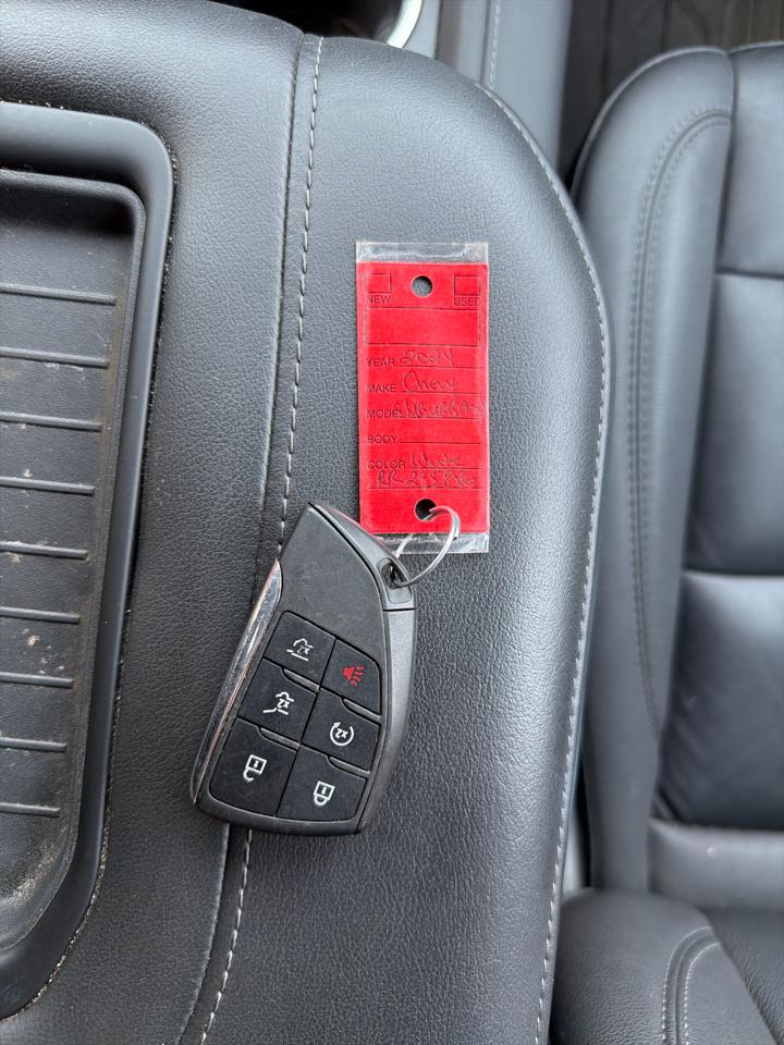 Chevrolet Suburban 4WD 4dr LT 2024