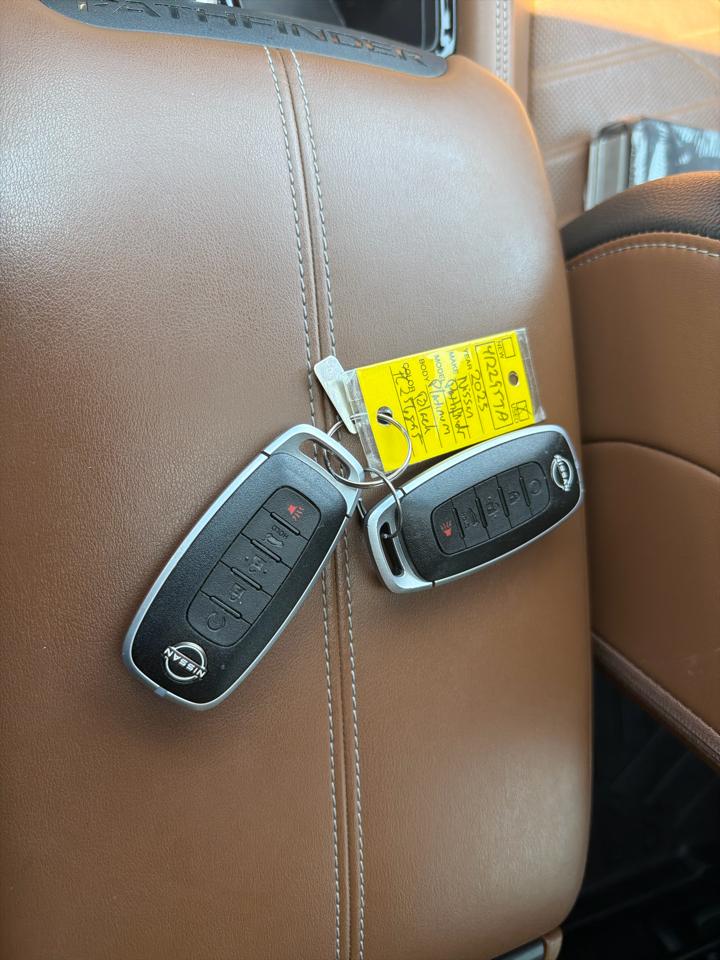 Nissan Pathfinder Platinum 4WD 2023