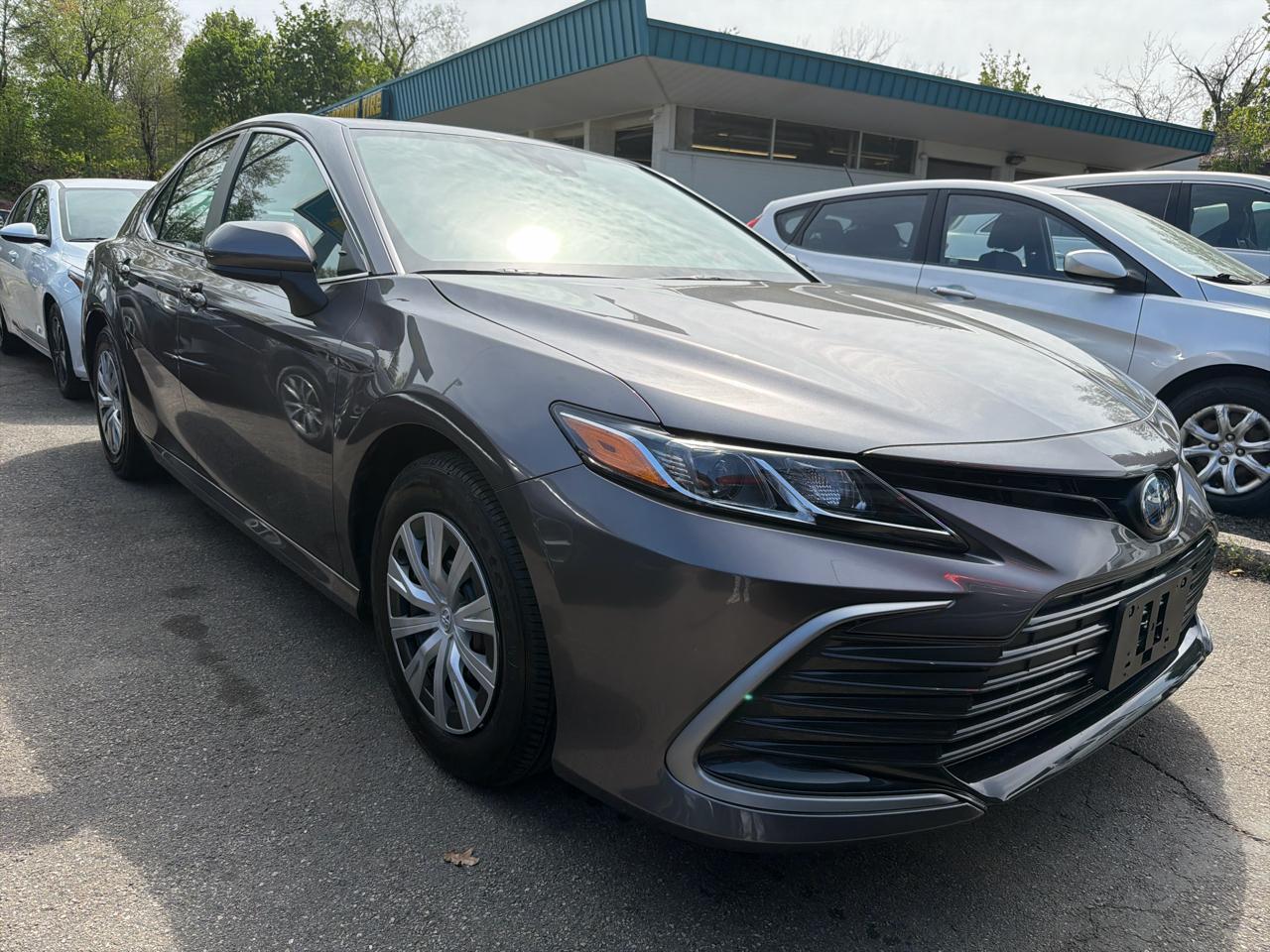 Toyota Camry Hybrid LE CVT (Natl) 2023