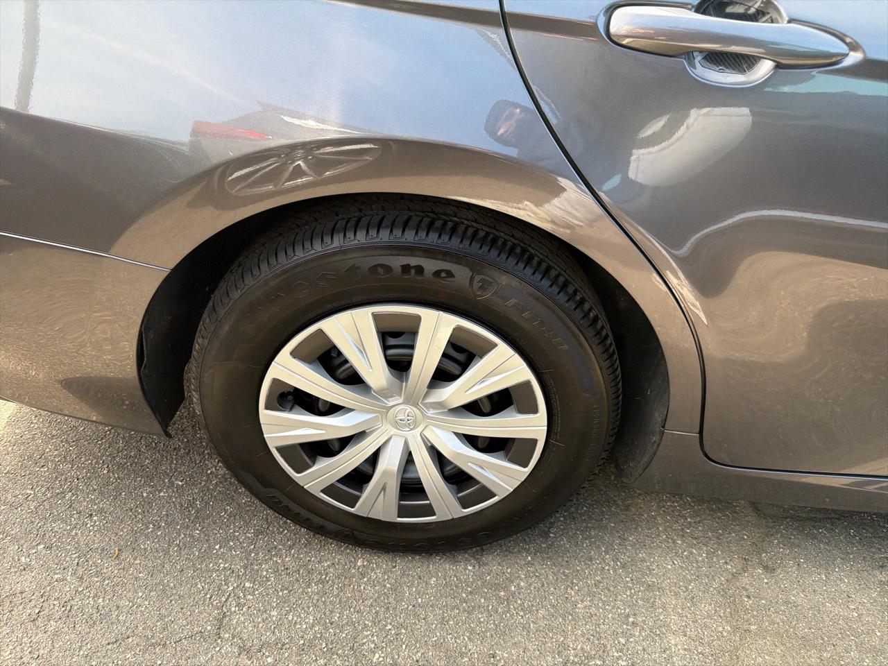 Toyota Camry Hybrid LE CVT (Natl) 2023