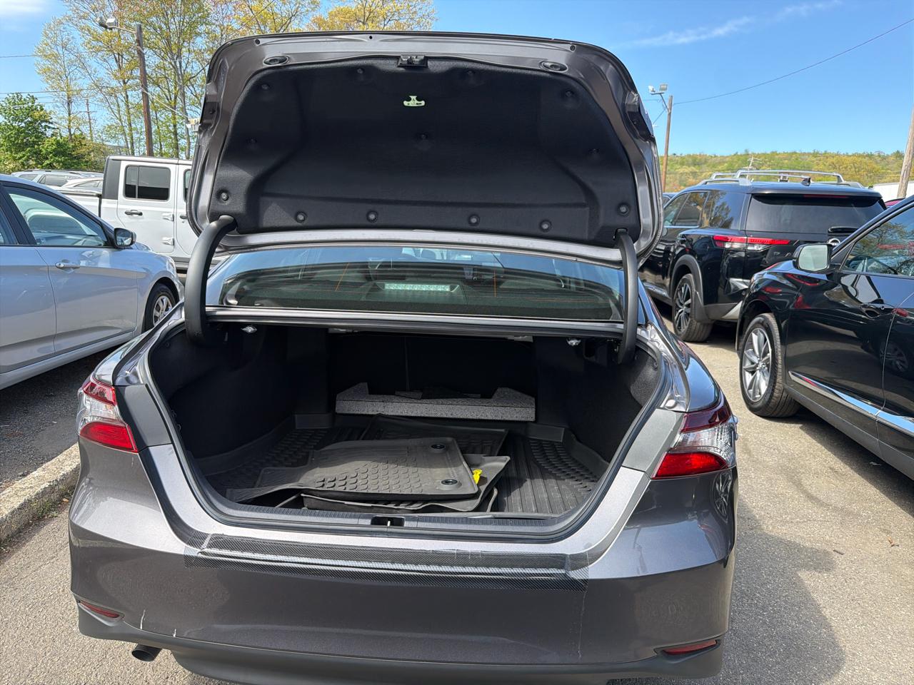 Toyota Camry Hybrid LE CVT (Natl) 2023