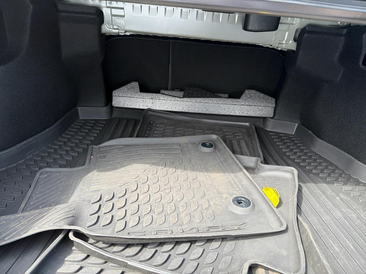 Toyota Camry Hybrid LE CVT (Natl) 2023