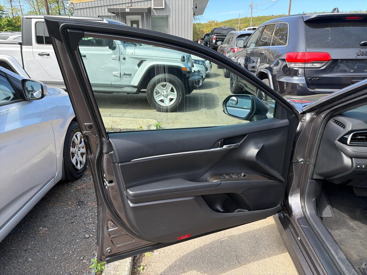 Toyota Camry Hybrid LE CVT (Natl) 2023