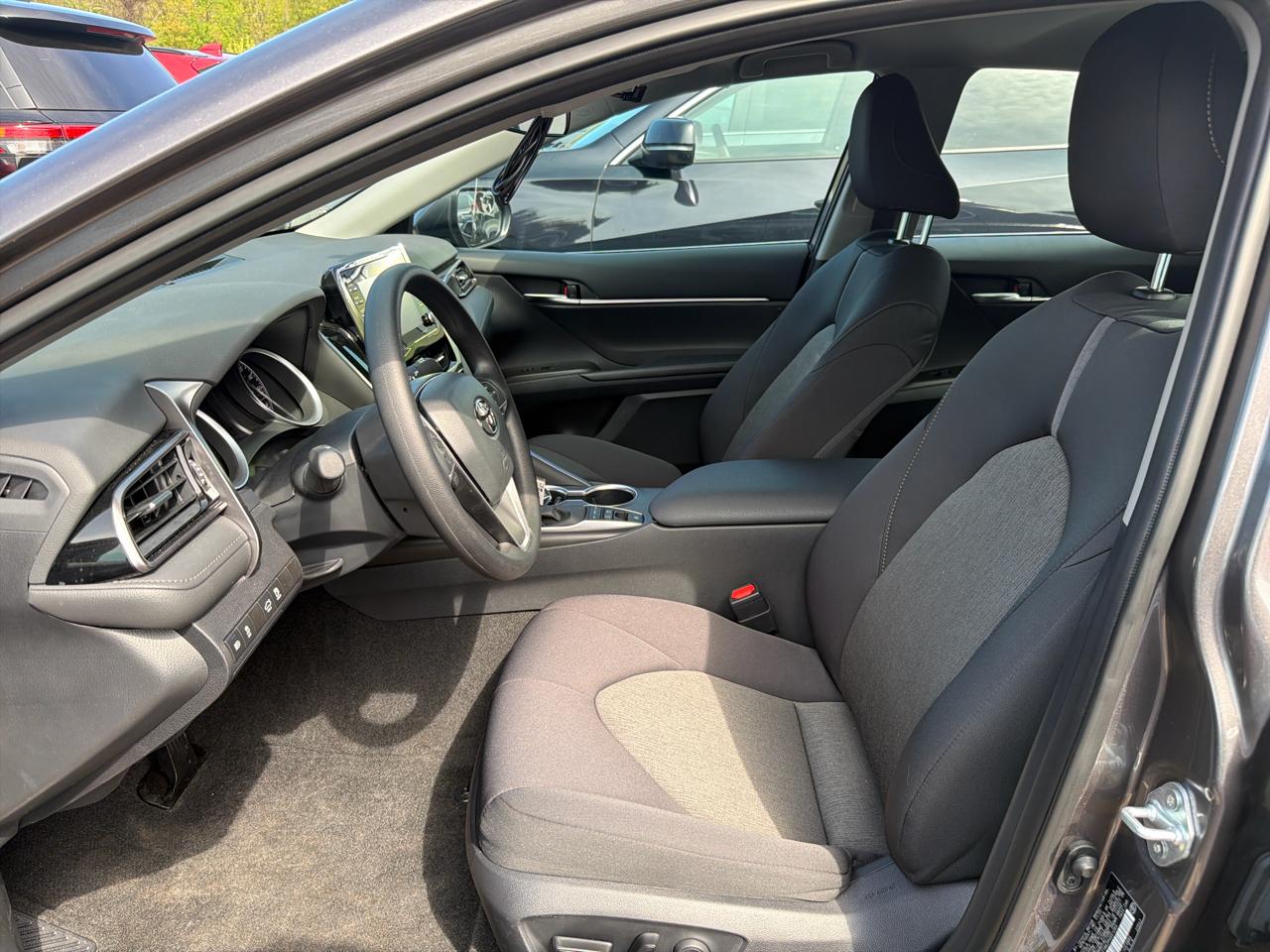 Toyota Camry Hybrid LE CVT (Natl) 2023