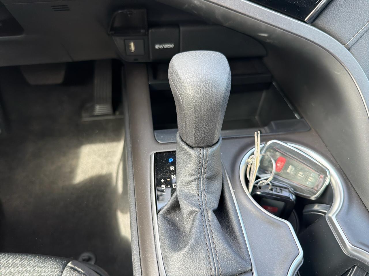 Toyota Camry Hybrid LE CVT (Natl) 2023