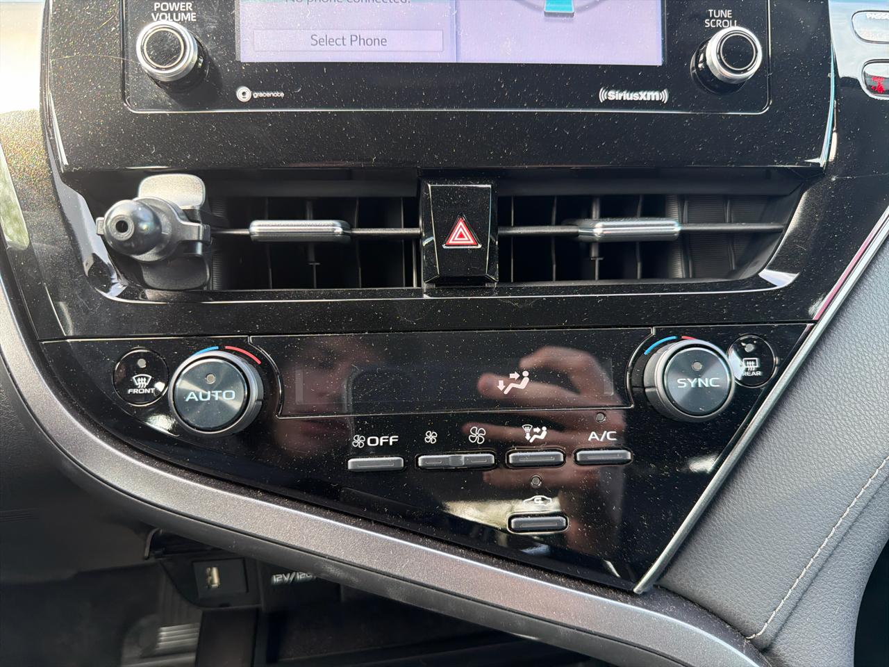 Toyota Camry Hybrid LE CVT (Natl) 2023