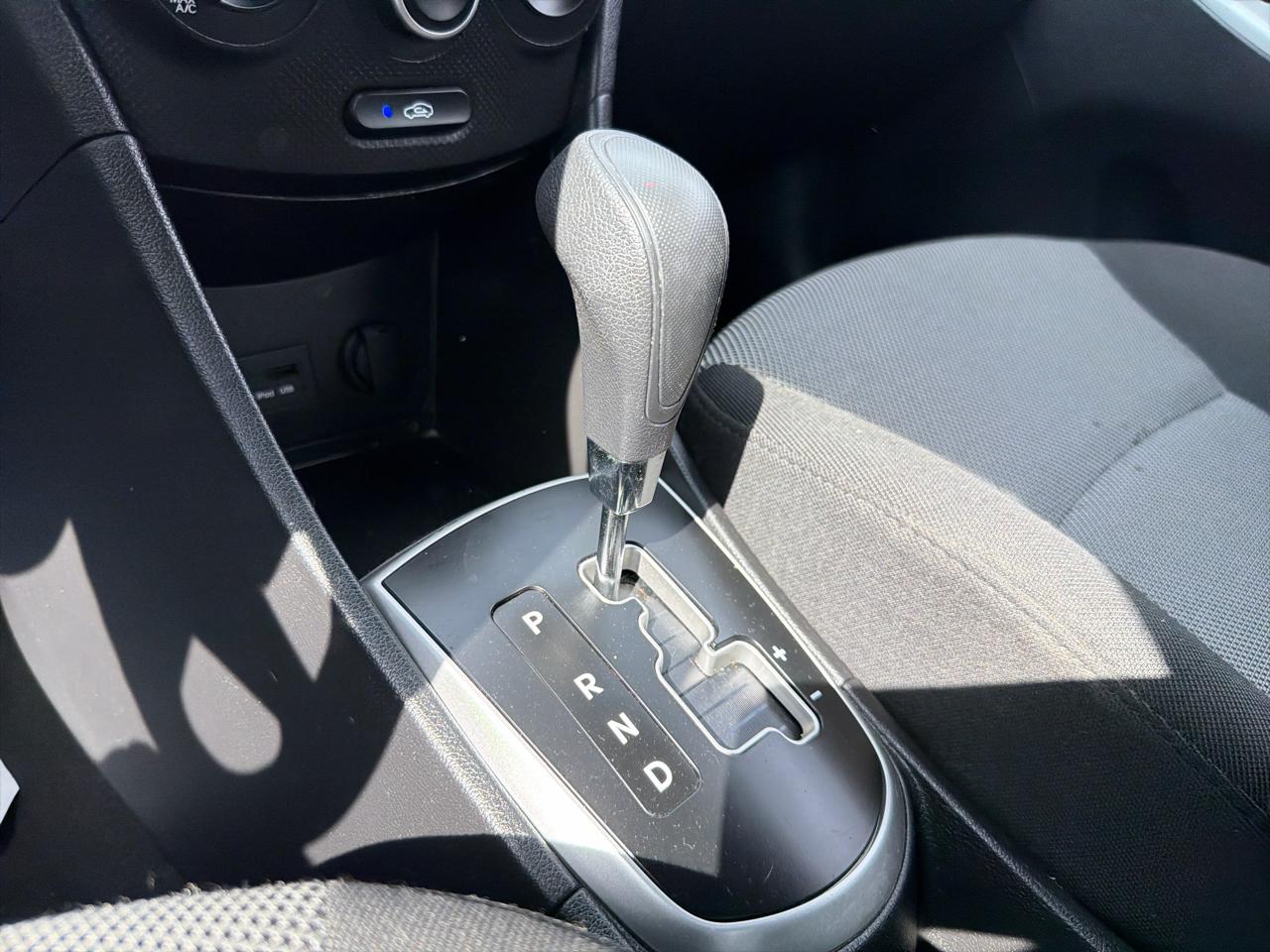 Hyundai Accent 5dr HB Auto GS 2012