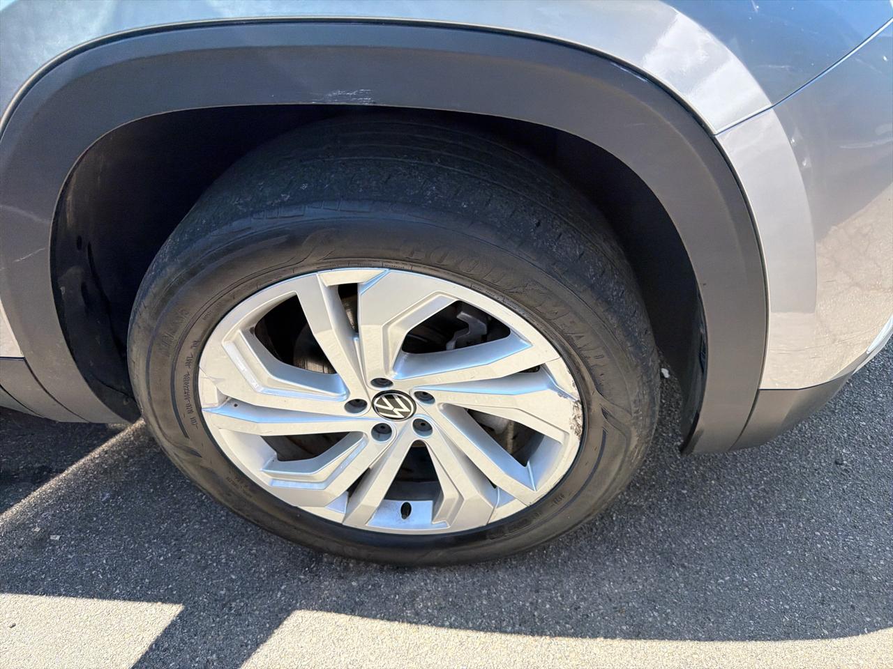 Volkswagen Atlas 3.6L V6 SE w/Technology 4MOTION 2023