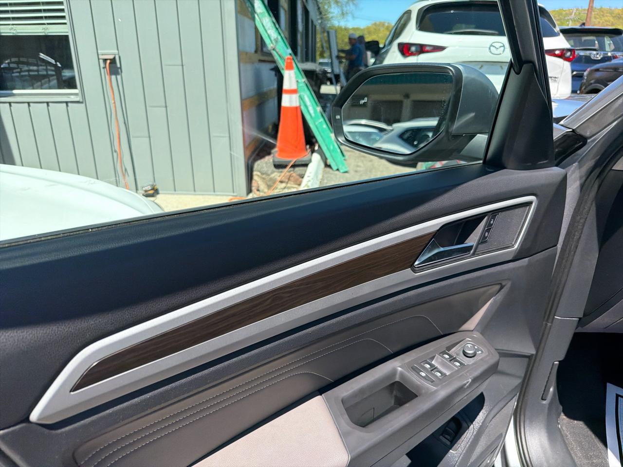 Volkswagen Atlas 3.6L V6 SE w/Technology 4MOTION 2023