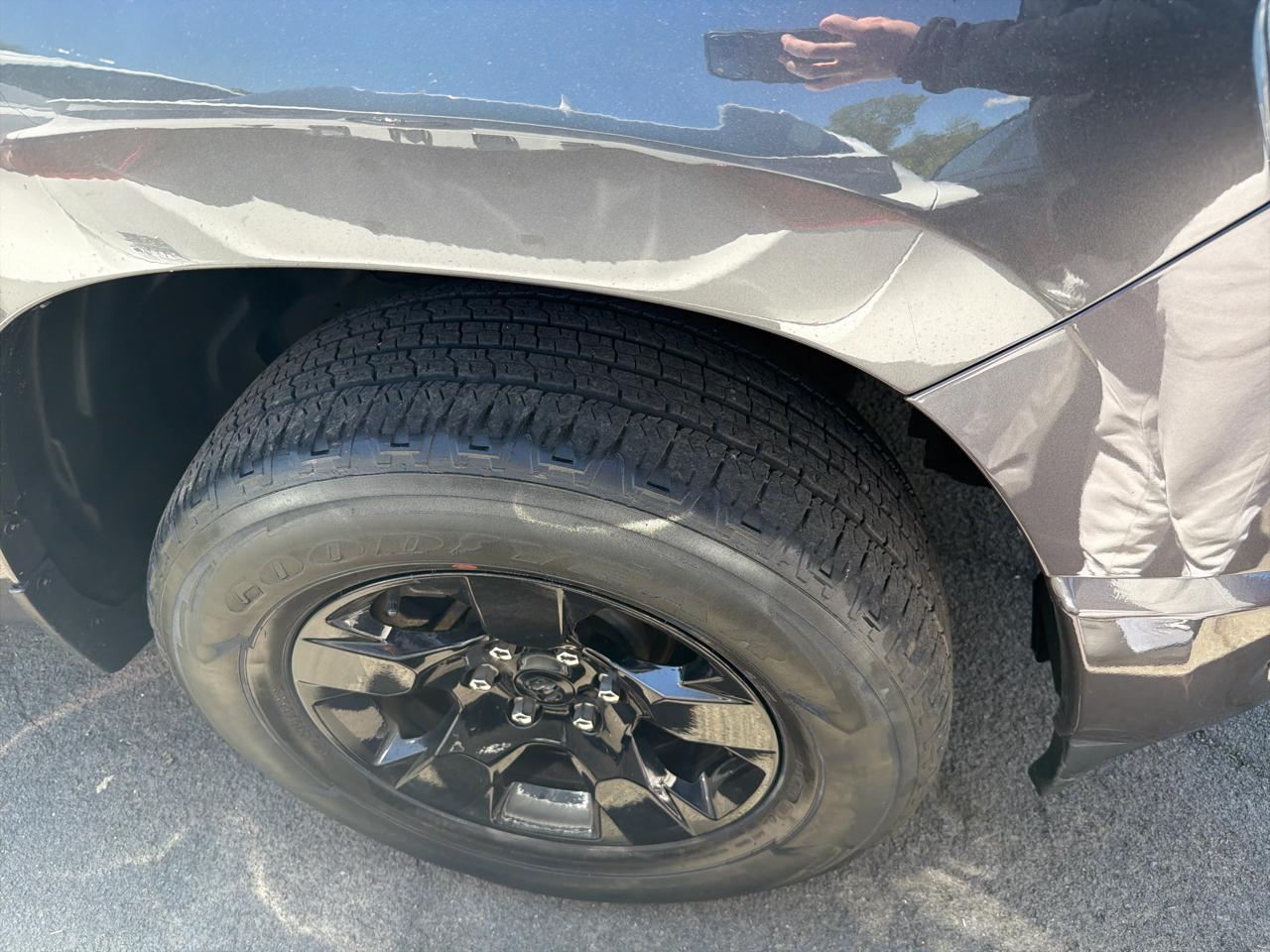 RAM 1500 Big Horn 4x4 Crew Cab 5'7" Box 2023