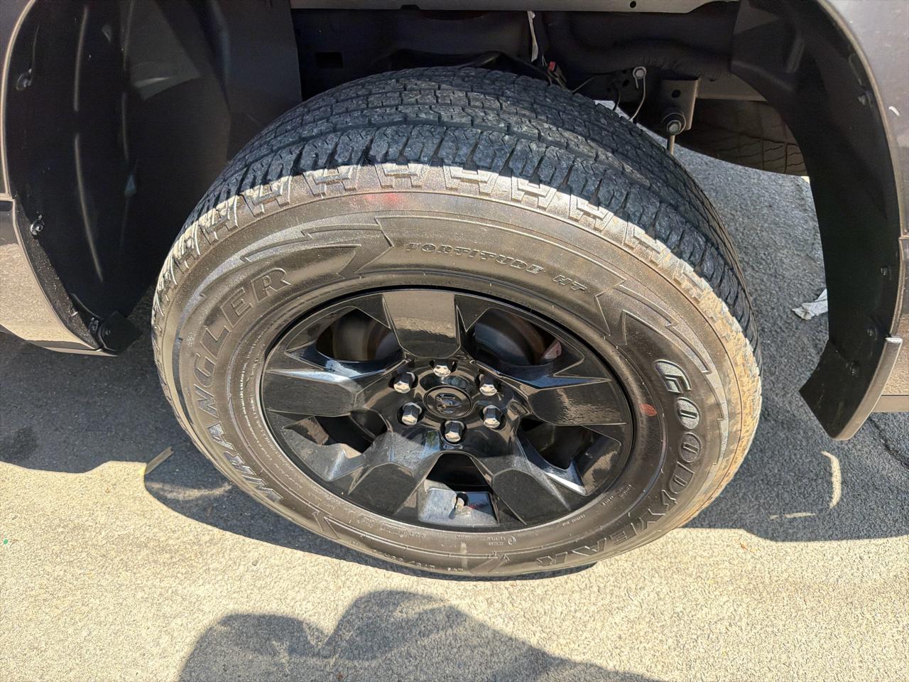 RAM 1500 Big Horn 4x4 Crew Cab 5'7" Box 2023