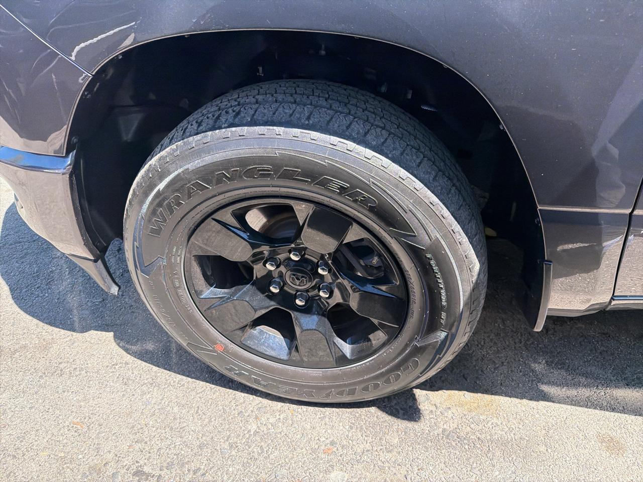 RAM 1500 Big Horn 4x4 Crew Cab 5'7" Box 2023