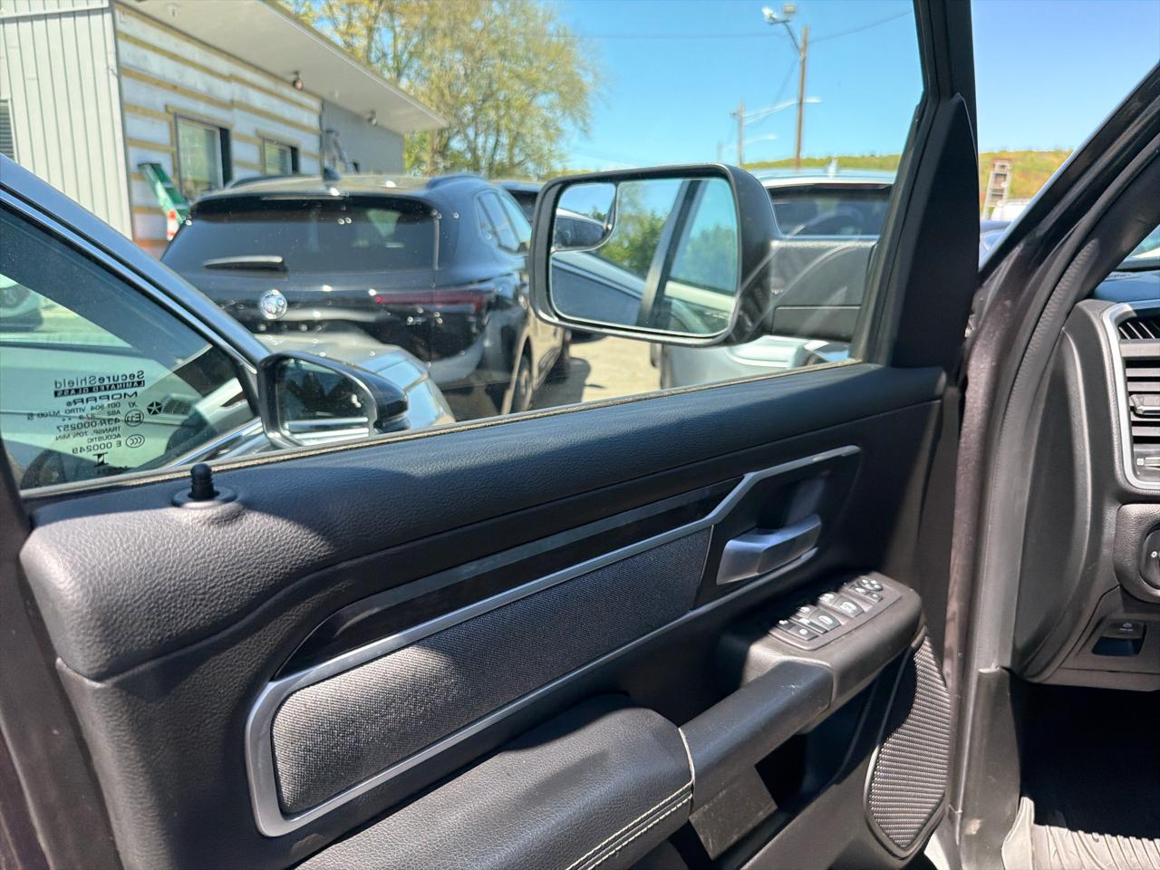 RAM 1500 Big Horn 4x4 Crew Cab 5'7" Box 2023