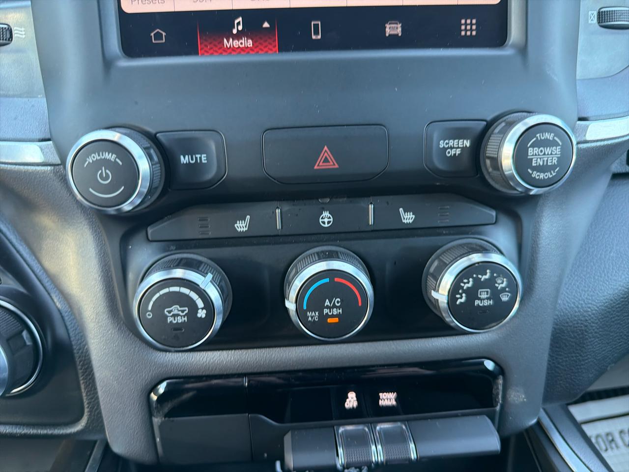 RAM 1500 Big Horn 4x4 Crew Cab 5'7" Box 2023