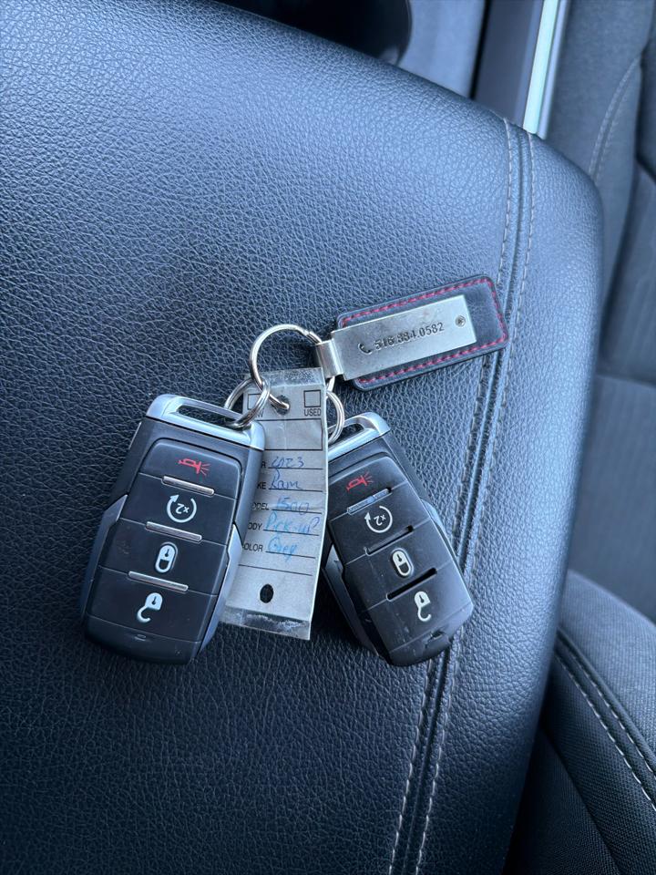 RAM 1500 Big Horn 4x4 Crew Cab 5'7" Box 2023