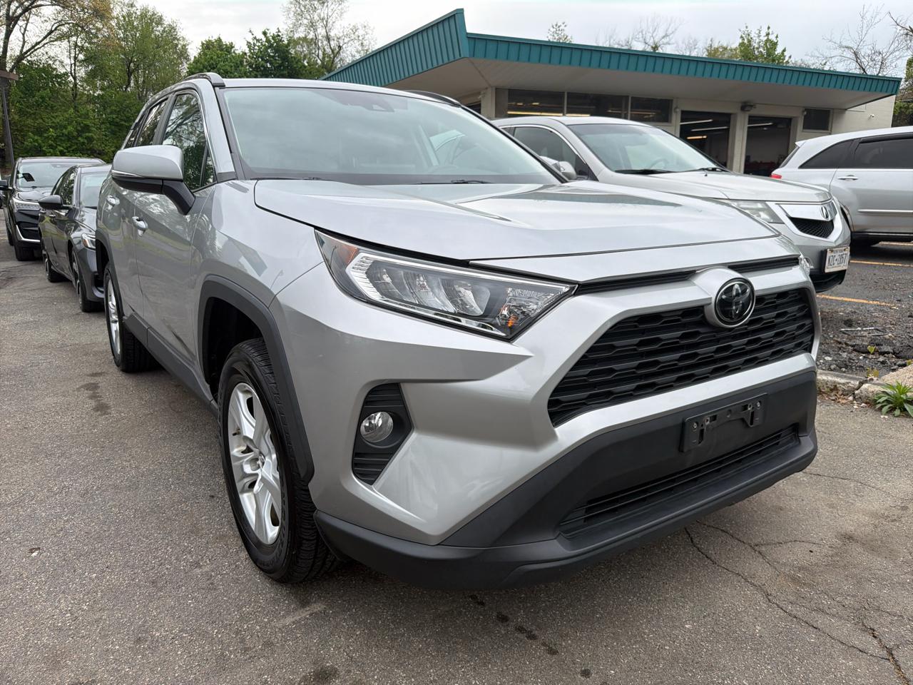 Toyota RAV4 XLE AWD (Natl) 2019