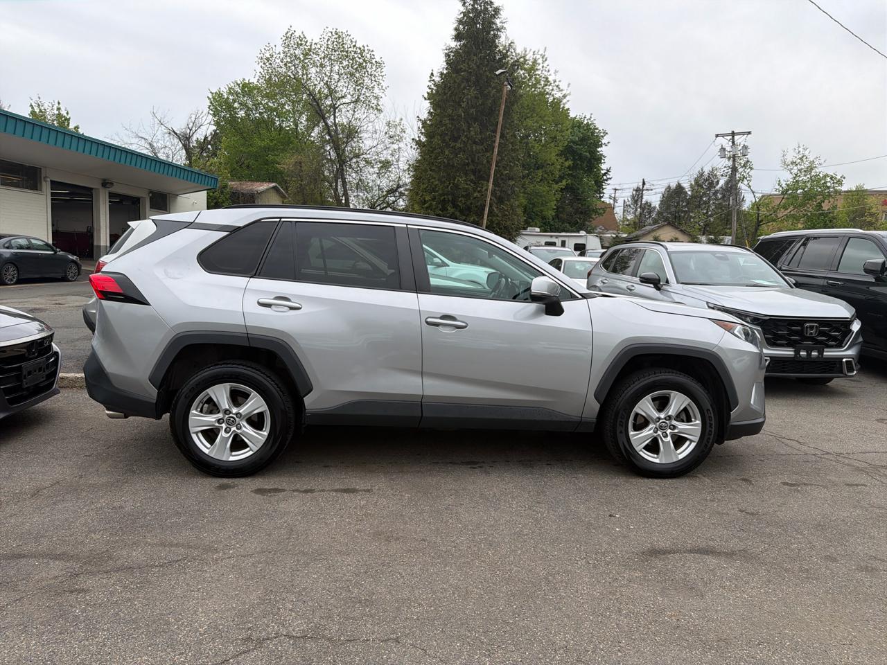 Toyota RAV4 XLE AWD (Natl) 2019