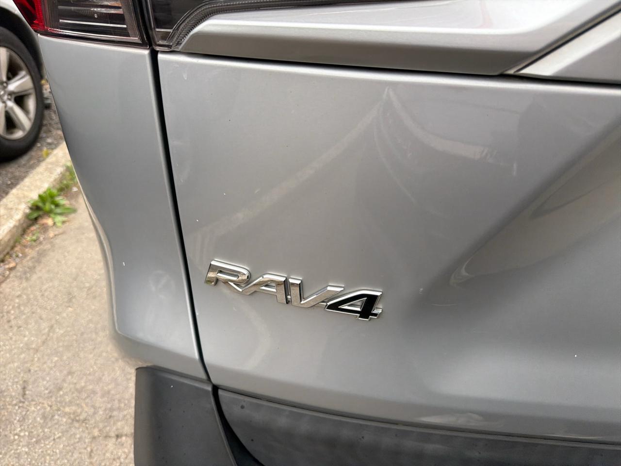 Toyota RAV4 XLE AWD (Natl) 2019